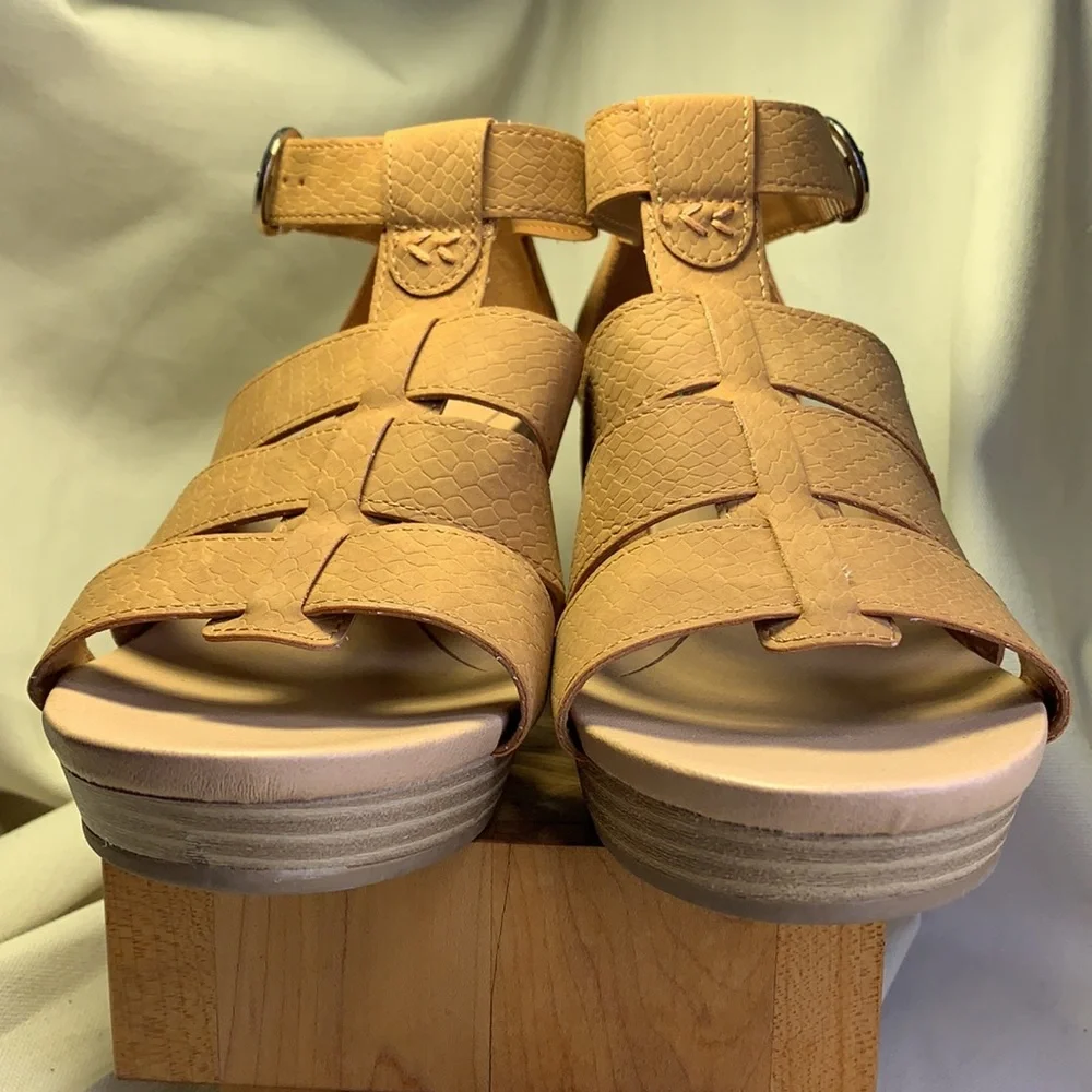NWOT Dr Scholl’s wedge never worn comfy boho shoes